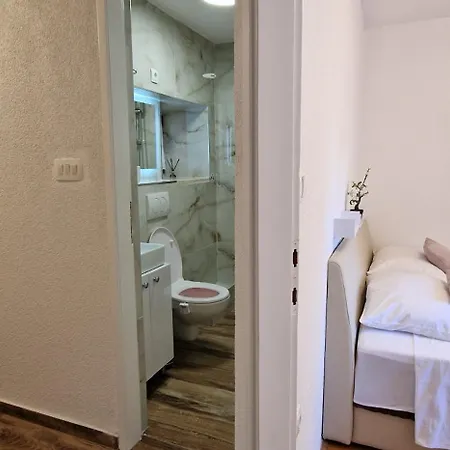 Gem Old Town Center Apartment